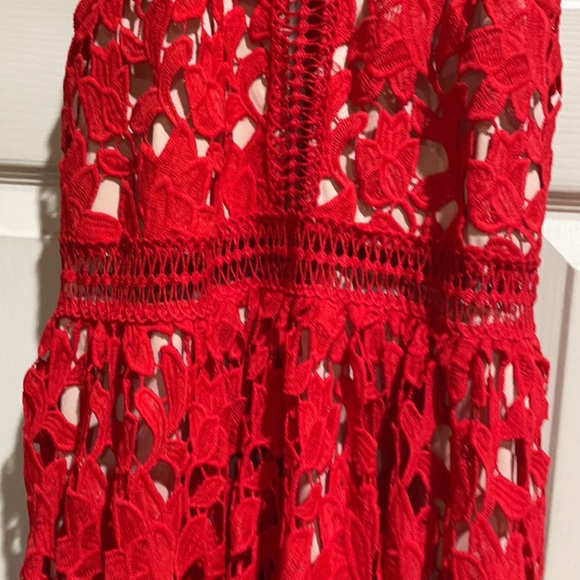 Pretty halter style dress - Picture 2 of 6